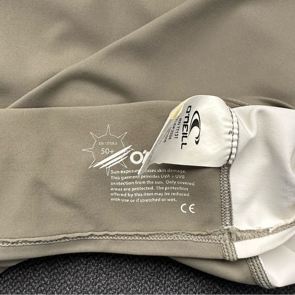 O’Neill Rashguard - Picture 5 of 7